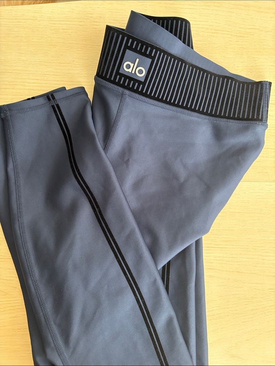 ALO Yoga Pants - ALO Yoga Navy Leggings